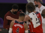 开云体育-浓眉哥爆冷击败MAD，回归赛场引爆全场！的简单介绍