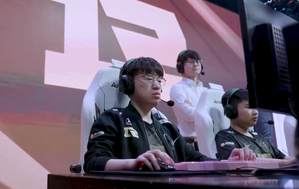 包含库里在RNG比赛中精彩发挥,连败引发热议!的词条 包含库里在RNG比赛中精彩发挥,连败引发热议!的词条